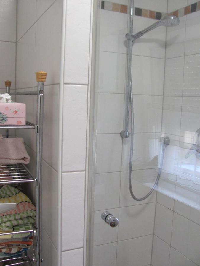 #2 Ruhiges Gemuetliches Ferienzimmer Mit 2 Einzelbetten Gemeinschaftsbad W-Lan Airport Nah Late Night Check In Haus Nr 9,5 Trunkelsberg Exterior photo